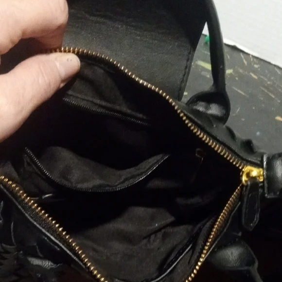 Expressions NYC Black Bag - Picture 4 of 13